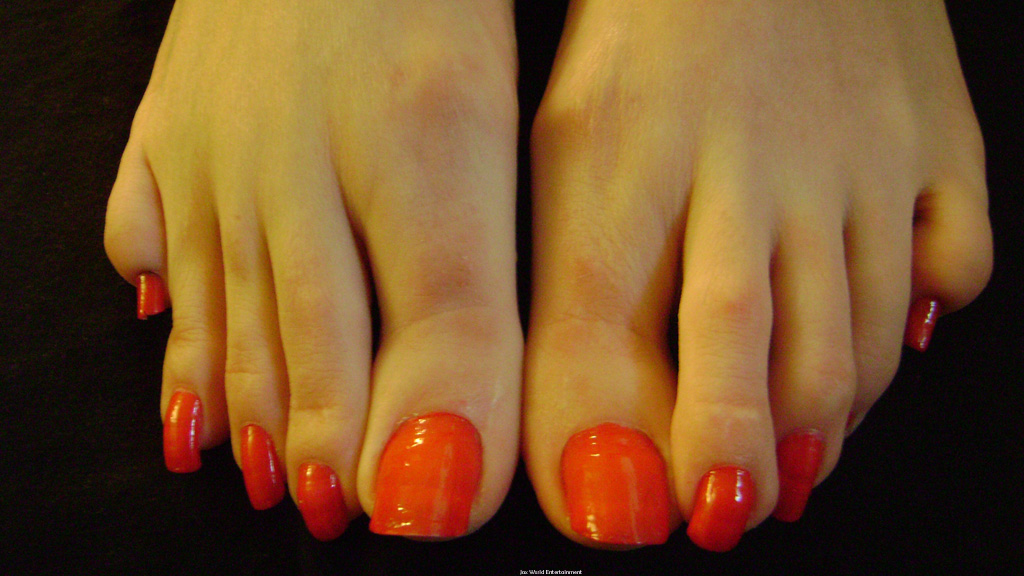 Mary — long toenails