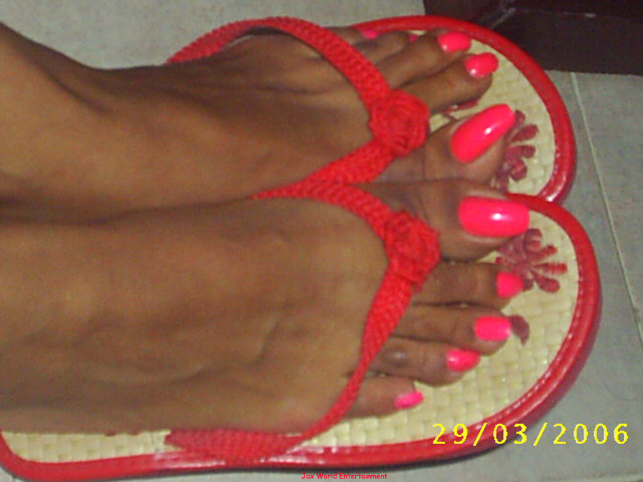 Honeylicious (Ms Claz) — long toenails